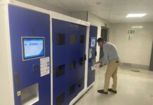 El Hospital de Antequera instala un sistema automatizado de dispensación de pijamas