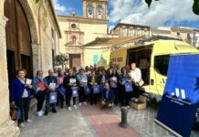 El bibliobús provincial fomenta la lectura entre los mayores de Archidona