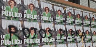 El PSOE de Antequera denuncia ante la Policía Nacional la destrucción de banderolas y pintadas en carteles electorales