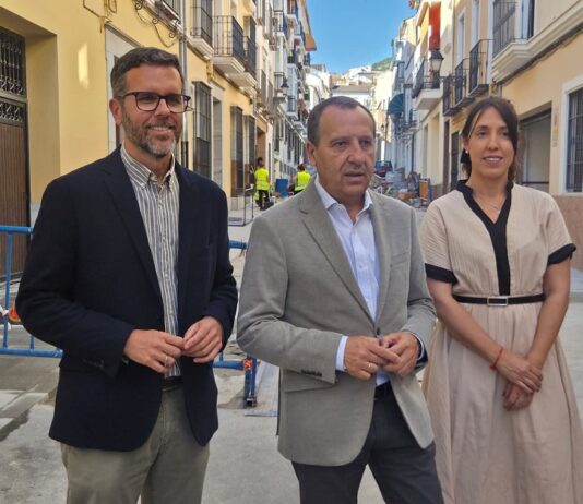 El PSOE «desmonta la excusa» del alcalde sobre el PFEA: «Las obras se ejecutan con un año de retraso»