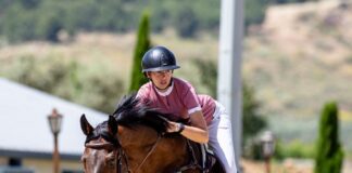 El gaditano Carlos Bosch conquista el Gran Premio de Saltos en el Club Hípico Antequera – Los Quintos