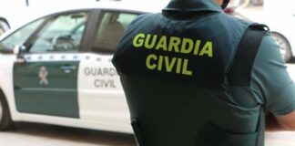 Efectivos de la Guardia Civil de Campillos auxilian a un hombre en estado crítico en un hostal de Mollina