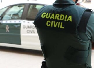 Efectivos de la Guardia Civil de Campillos auxilian a un hombre en estado crítico en un hostal de Mollina