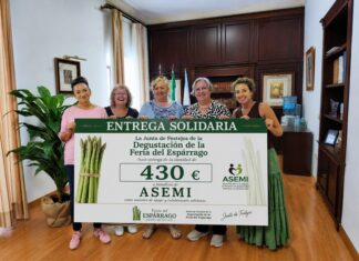 La Feria del Espárrago de Sierra de Yeguas se vuelca con ASEMI mediante una donación para terapias sanitarias