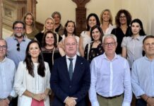 El Ayuntamiento recibe a una delegación turística de la Costa Dorada para compartir sinergias y estrategias de promoción
