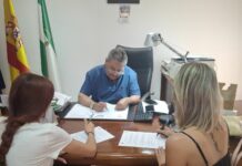 Villanueva de Algaidas pone en marcha su programa de vivienda social con la entrega de llaves a las primeras familias