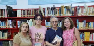 Ignacio L. Raya presenta en Cuevas de San Marcos su novela «Las cuevas de la hidra» con un viaje visual al siglo XVIII
