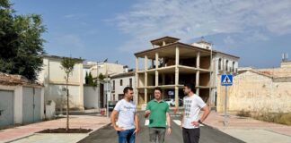 La calle Limoneros estrena red de agua, luz y 30 plazas de aparcamiento tras una inversión de 274.000 euros
