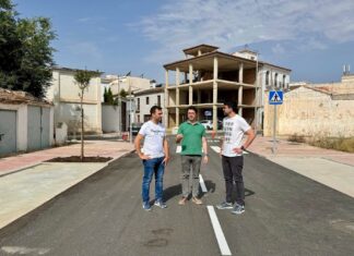 La calle Limoneros estrena red de agua, luz y 30 plazas de aparcamiento tras una inversión de 274.000 euros
