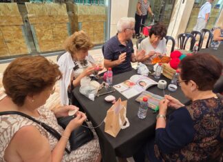 Antequera se suma al Día Mundial de Tejer en Público