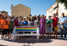 Inaugurado en Archidona un banco por la diversidad durante la conmemoración institucional del Orgullo LGTBI