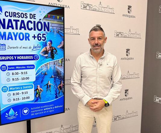 Abiertas las inscripciones para los cursos gratuitos de natación para mayores de 65 años durante el mes de julio en Antequera