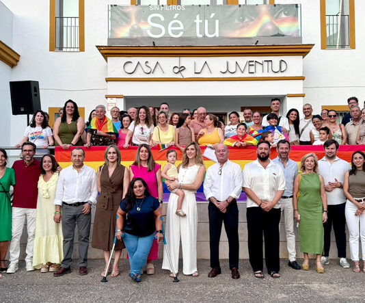 Antequera reafirma su compromiso con la igualdad, la libertad y el respeto en el Día Internacional del Orgullo LGTBI+