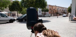 Jóvenes de Archidona asisten al taller de astronomía solar del programa Ciencia al Fresquito