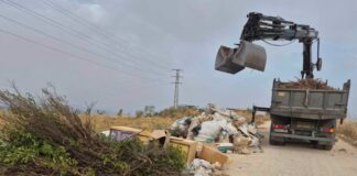Aguas del Torcal retira un vertedero ilegal en La Joya