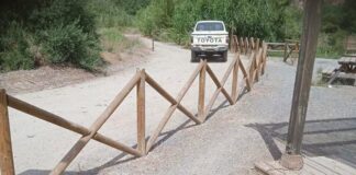 Roban parte del vallado de Los Lagos de los Fernández en Cuevas Bajas