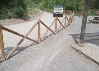 Roban parte del vallado de Los Lagos de los Fernández en Cuevas Bajas