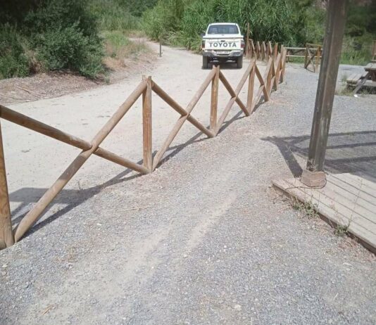 Roban parte del vallado de Los Lagos de los Fernández en Cuevas Bajas