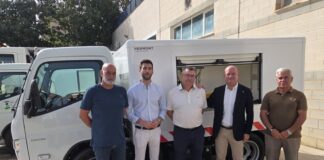 Aguas del Torcal incorpora un tercer vehículo especializado para reforzar el baldeo de las calles