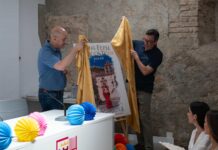 Presentado el cartel de la Real Feria de Agosto de Archidona 2026 obra de Ricardo Arjona