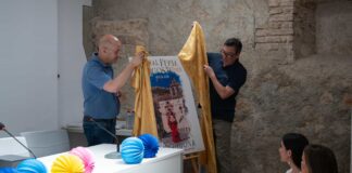 Presentado el cartel de la Real Feria de Agosto de Archidona 2026 obra de Ricardo Arjona