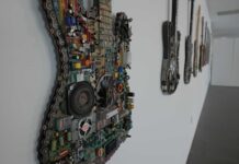 Inaugurada en Archidona la muestra ‘Bioguitars’: esculturas de guitarras creadas con materiales reciclados