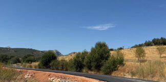 Finalizan las obras de mejora en la peligrosa curva de la carretera del Charco de la Peña, en Villanueva del Rosario