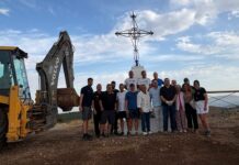 Sierra de Yeguas da sentido al Cerro de la Cruz y su escudo con la instalación de un monolito con un crucifijo