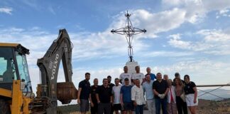 Sierra de Yeguas da sentido al Cerro de la Cruz y su escudo con la instalación de un monolito con un crucifijo