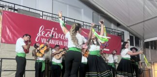 Villanueva de la Concepción acogió el sábado su 44º Festival de Verdiales, con dieciséis pandas sobre el escenario