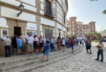 Buen ambiente en la apertura de las taquillas para la Real Feria de Agosto de Antequera