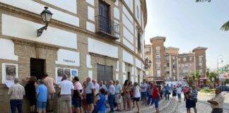 Buen ambiente en la apertura de las taquillas para la Real Feria de Agosto de Antequera