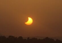 Antequera y sus enclaves emblemáticos se abarrotan para contemplar un eclipse solar histórico