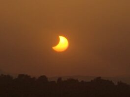 Antequera y sus enclaves emblemáticos se abarrotan para contemplar un eclipse solar histórico