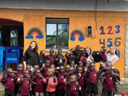 Tres cañeteras cruzan medio mundo para devolver una sonrisa a los niños de Uganda