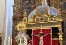 El Consuelo procesiona en el trono del Cautivo de Málaga