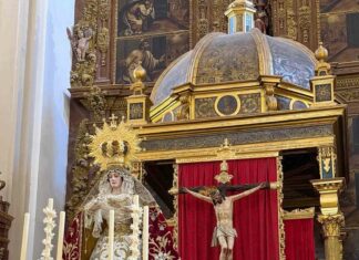 El Consuelo procesiona en el trono del Cautivo de Málaga
