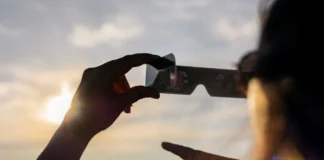 La Verónica regala gafas homologadas para contemplar el eclipse solar