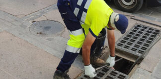 Aguas del Torcal inicia su campaña preventiva de limpieza de alcantarillas y registros ante la posible llegada de lluvias