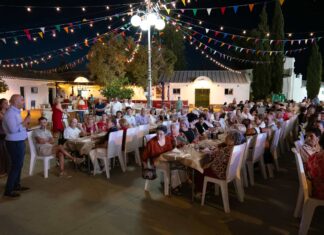 Reconocimiento municipal a los vecinos que cumplen 80 años en la Real Feria de Archidona