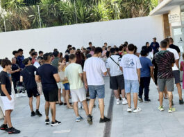Antequera improvisa una sala de examen para que 280 aspirantes no se queden sin hacer el teórico de conducir