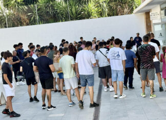 Antequera improvisa una sala de examen para que 280 aspirantes no se queden sin hacer el teórico de conducir