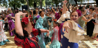 Sevillanas, verdiales y folclore: la feria de Antequera coge ritmo este jueves