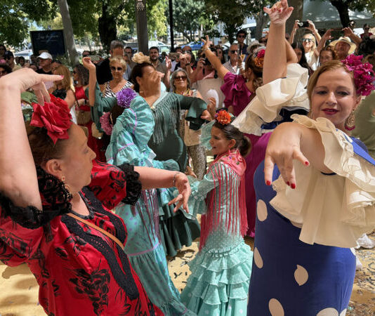 Sevillanas, verdiales y folclore: la feria de Antequera coge ritmo este jueves