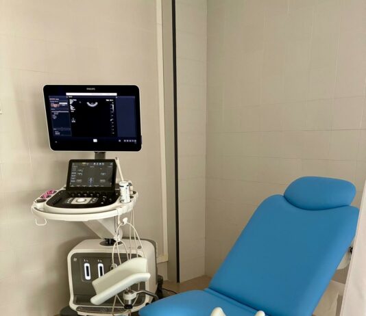 El área sanitaria de Antequera renueva 14 sillones ginecológicos