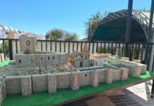 Teba expone de forma permanente una réplica del Castillo de la Estrella junto a la Fuente de los Leones
