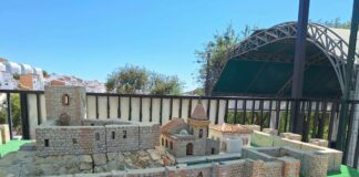 Teba expone de forma permanente una réplica del Castillo de la Estrella junto a la Fuente de los Leones