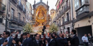 La Virgen de los Remedios recibe el Lazo de Dama Gran Cruz