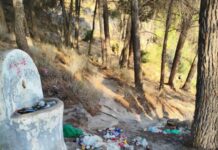Vecinos de El Chorro recogen firmas para exigir limpieza y vigilancia en uno de los parajes más visitados de Málaga