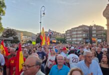 Cientos de personas llenan la Puerta de Estepa en apoyo a Ceuta